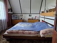 Prodej chaty na polosamotě v obci Tis u Blatna, balkon, krásná příroda - 20260717_095351