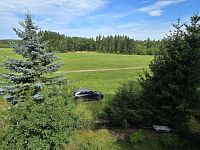 Prodej chaty na polosamotě v obci Tis u Blatna, balkon, krásná příroda - 20260717_095457