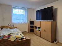 Prodej rodinného domu 5+1 s garáží, pergolou, tepelným čerpadlem a fotovoltaikou v Dobkovicích - 20260717_172616