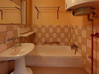 Prodej rodinného domu se zahradou, Raná u Loun  - RD-pozemek--Bathroom-Defurnished 1