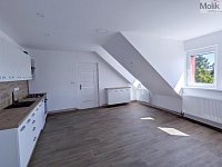 Pronájem rodinného domu 268 m2, se zahradou a dvěma garážemi, Sportovní 161/9, Dubí - Běhánky - PXL_20260812_133524121