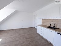 Pronájem rodinného domu 268 m2, se zahradou a dvěma garážemi, Sportovní 161/9, Dubí - Běhánky - PXL_20260812_133743947