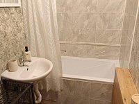 Prodej bytu 1+kk, OV, 32 m2,  Ústí nad Labem - Krásné Březno,  ulice V Oblouku - 41c8f6f5-953a-4a8a-81b9-a221d68c7a7c