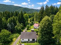 Prodej chalupy, 531 m2, Klíny, Rašov - Pohled na chalupu a okolí