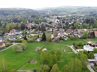 Prodej stavebního pozemku 890m2 s chatou, Kamenice, k.ú. Štiřín, jižní orientace - fotografie