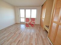 Pronájem 4kk 140m2, Praha-Západ, Dolní Břežany, ul. Ke Kapličce, balkon, garáž, nezařízen - fotografie