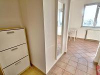 Pronájem 3kk 56m2 P10 Strašnice, ul. Sečská, 3x balkon 10m2, částečně zařízen - fotografie