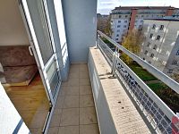 Pronájem 3kk 56m2 P10 Strašnice, ul. Sečská, 3x balkon 10m2, částečně zařízen - fotografie