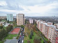 Prodej bytu 3+1 73m2, P10 Záběhlice, ul. Narcisová, balkon 4m2, sklep 1m2 - výhled z bytu