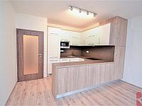 Pronájem 2kk 55m2 P3 Žižkov, ul. V zahrádkách, terasa, sklep, garáž, nezařízen