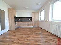 Pronájem 3kk 62m2, P10 Uhříněves, ul. Václava Trojana, balkon 10m2, sklep 3m2, garážové stání