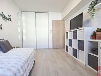 Pronájem 2kk 50m2, P10 Uhříněves, ul. Karla Guta, lodžie, garážové stání - Foto 10