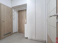 Pronájem 2kk 50m2, P10 Uhříněves, ul. Karla Guta, lodžie, garážové stání - Foto 11