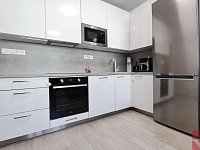 Pronájem 2kk 50m2, P10 Uhříněves, ul. Karla Guta, lodžie, garážové stání - Foto 6