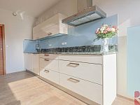 Prodej luxusního bytu 4kk 118m2 + terasa, zahrada, Uhříněves, ul. V Bytovkách, 2xGS, sklep, komora - Foto 2