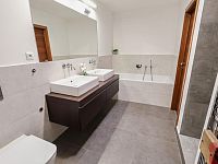 Prodej luxusního bytu 4kk 118m2 + terasa, zahrada, Uhříněves, ul. V Bytovkách, 2xGS, sklep, komora - Foto 12