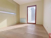 Prodej luxusního bytu 4kk 118m2 + terasa, zahrada, Uhříněves, ul. V Bytovkách, 2xGS, sklep, komora - Foto 17