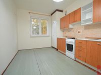 Pronájem 2+1 60m2, P4 ul. Kremličkova, neprůchozí pokoje, nevybaven