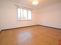 Pronájem 2+1 60m2, P4 ul. Kremličkova, neprůchozí pokoje, nevybaven - Foto 3