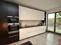 Pronájem 2kk 50m2, P10 Dolní Měcholupy, ul. Čs. tankistů, zahrada, sklep, parkovací stání - fotografie