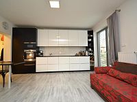 Pronájem 2kk 50m2, P10 Dolní Měcholupy, ul. Čs. tankistů, zahrada, sklep, parkovací stání - fotografie