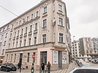 Pronájem 1kk 25m2, P10 Vršovice, ul. Charkovská, tramvaj, částečně vybaven
