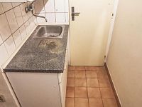 Pronájem 1kk 25m2, P10 Vršovice, ul. Charkovská, tramvaj, částečně vybaven - fotografie