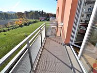 Pronájem 2kk 50m2 P10 Záběhlice, ul. Práčská, novostavba, balkon, garáž, nezařízen - balkon