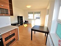 Pronájem 2kk 50m2 P10 Záběhlice, ul. Práčská, novostavba, balkon, garáž, nezařízen - obvac pokoj