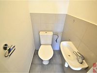 Pronájem 2kk 50m2 P10 Záběhlice, ul. Práčská, novostavba, balkon, garáž, nezařízen - samostatn toaleta