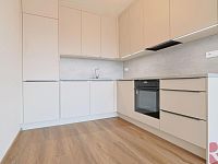 Pronájem 2kk 56m2 P4 Kamýk, ul. Hodkovická, balkon, sklep, garážové stání, nezařízen
