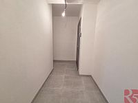 Pronájem 2kk 56m2 P4 Kamýk, ul. Hodkovická, balkon, sklep, garážové stání, nezařízen - fotografie
