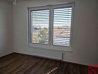 Pronájem 2kk 56m2 P4 Kamýk, ul. Hodkovická, balkon, sklep, garážové stání, nezařízen - fotografie