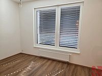 Pronájem 2kk 56m2 P4 Kamýk, ul. Hodkovická, balkon, sklep, garážové stání, nezařízen - fotografie