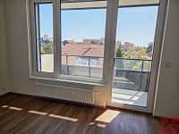 Pronájem 2kk 56m2 P4 Kamýk, ul. Hodkovická, balkon, sklep, garážové stání, nezařízen - fotografie