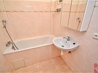 Pronájem bytu 1kk 32m2 po rekonstrukci, P4 Nusle, Sdružení, nezařízen - Sdružení