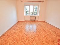 Pronájem bytu 1kk 32m2 po rekonstrukci, P4 Nusle, Sdružení, nezařízen - Sdružení