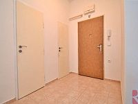 Pronájem bytu 1kk 32m2 po rekonstrukci, P4 Nusle, Sdružení, nezařízen - Sdružení