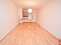 Pronájem bytu 2kk 57m2, P9 Vysočany, ul. Pod Harfou, novostavba, balkón, garážové stání - obvac pokoj
