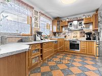 Rodinný dům s bazénem, pergolou a kouzelnou zahradou  Kfely u Ostrova - Foto 2