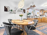 Rodinný dům s bazénem, pergolou a kouzelnou zahradou  Kfely u Ostrova - Foto 3