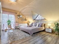 Rodinný dům s bazénem, pergolou a kouzelnou zahradou  Kfely u Ostrova - Foto 10