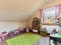 Rodinný dům s bazénem, pergolou a kouzelnou zahradou  Kfely u Ostrova - Foto 12