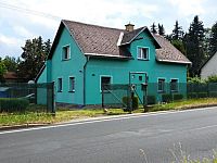 Prodej ideální 1/2 rodinného domu s rozlehlým pozemkem a samostatnou zahradou v centru obce Vintířov