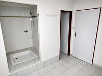Prodej ideální 1/2 rodinného domu s rozlehlým pozemkem a samostatnou zahradou v centru obce Vintířov - ChatGPT Image 1. 7. 2026 10_52_15.jpg