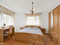 Prodej dvougeneračního rodinného domu s garáží a zahradou 905 m2  Jesenice u Prahy - Foto 9