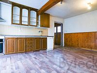Patrový rodinný dům s pozemkem 482 m2, obec Pyšely - (7) Dum Pysely 1.jpg