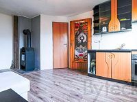 Patrový rodinný dům s pozemkem 482 m2, obec Pyšely - (7) Dum Pysely 10.jpg