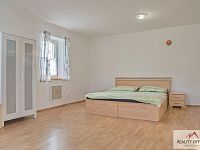 Dům se 7 apartmány, zahradou a parkovištěm - Růžová okr. Děčín - Foto video nemovitostí Růžová 16.jpg