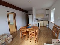 Dům se 7 apartmány, zahradou a parkovištěm - Růžová okr. Děčín - IMG_5668.JPG